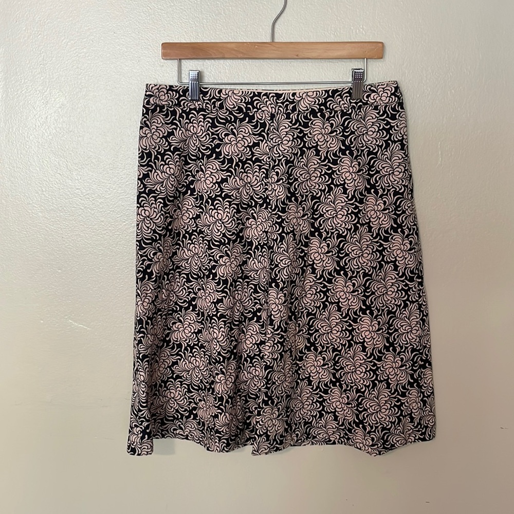 EUC Gap Skirt. Size 8